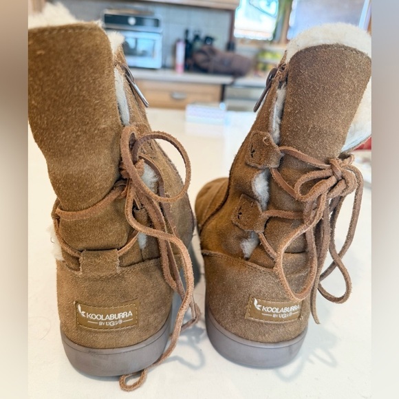 Koolaburra by UGG 1019361 Swazi Tan Short Suede Sheepskin Leather Boots 10 FLAW - Picture 6 of 7